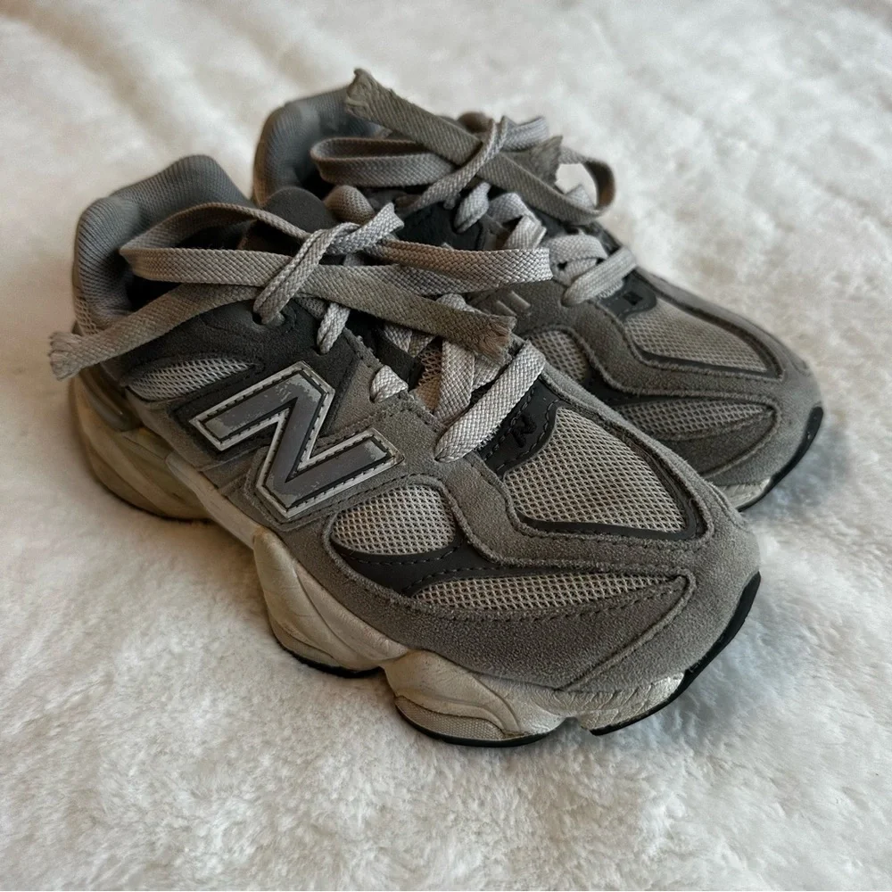 New Balance Boy’s 9060 Size 2 Sneakers